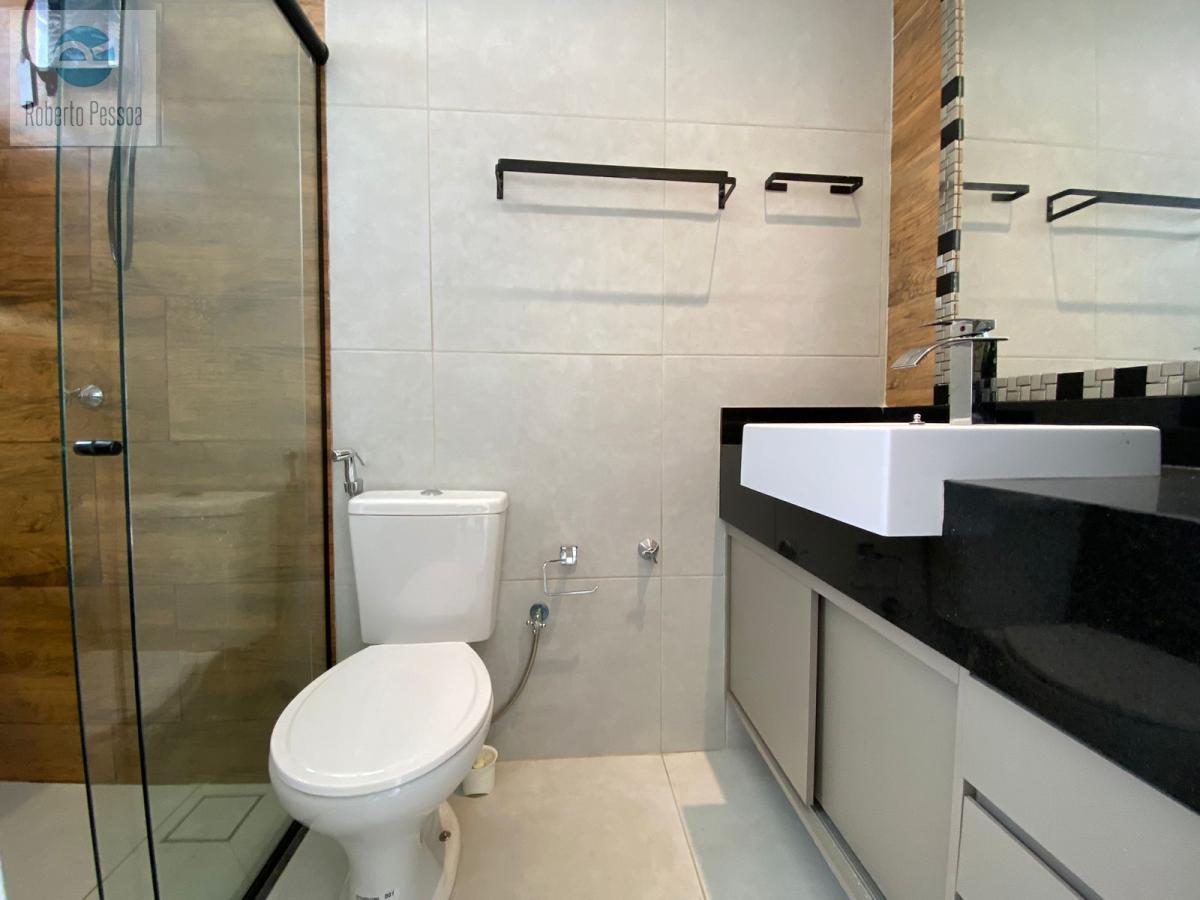 wc sute 02