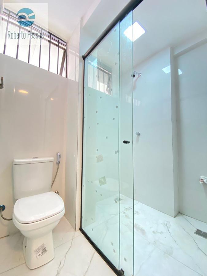 wc sute 02