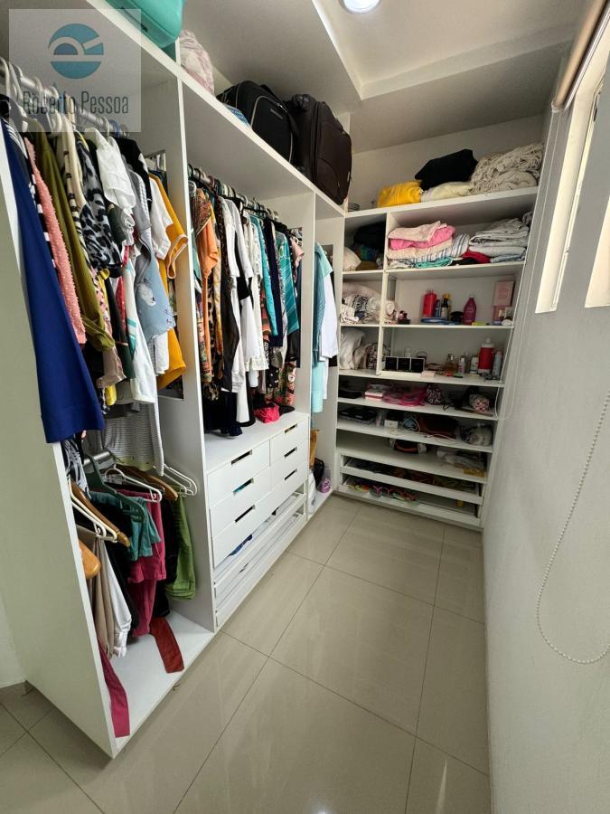 closet sute 2