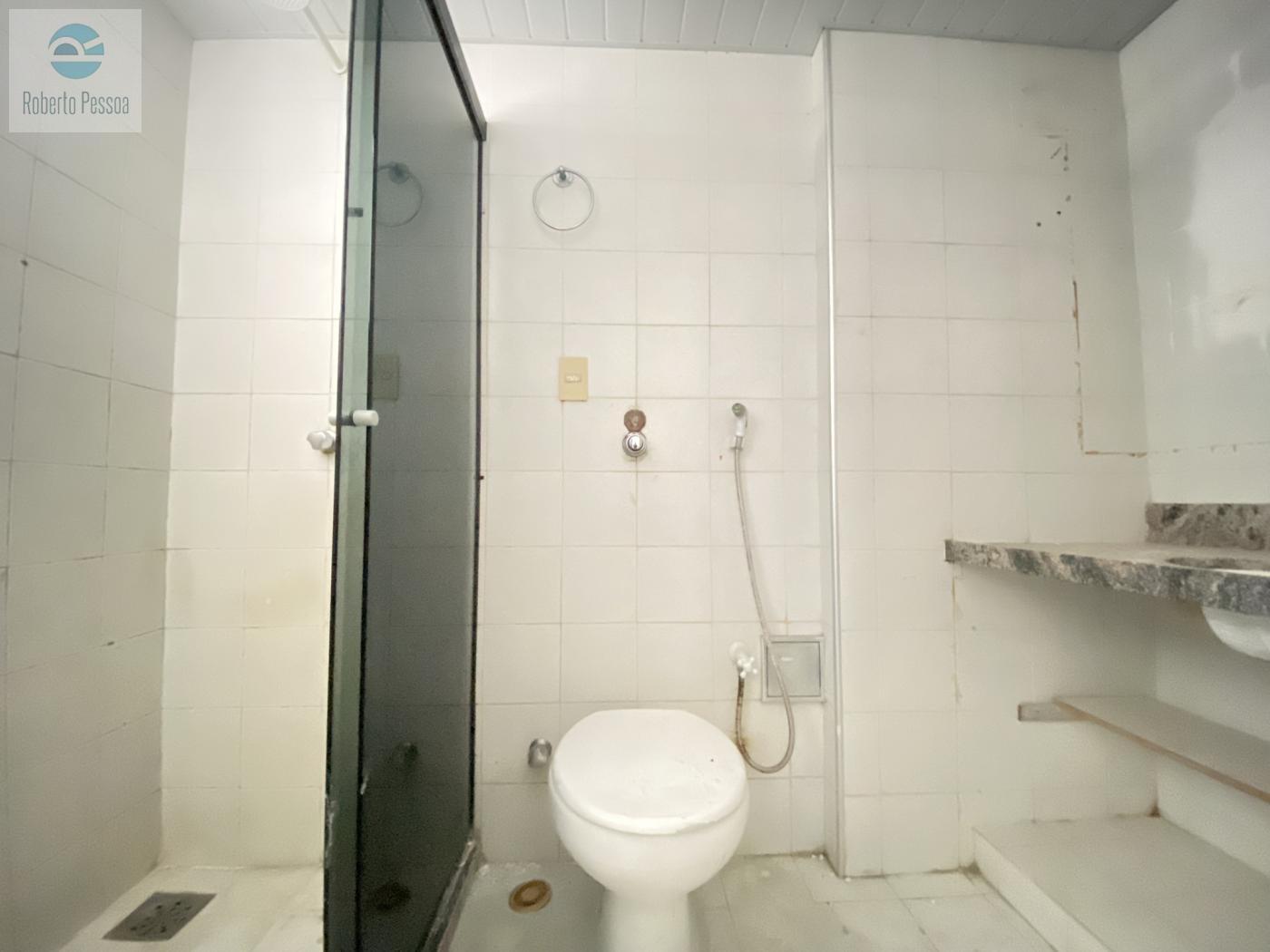 wc sute 02
