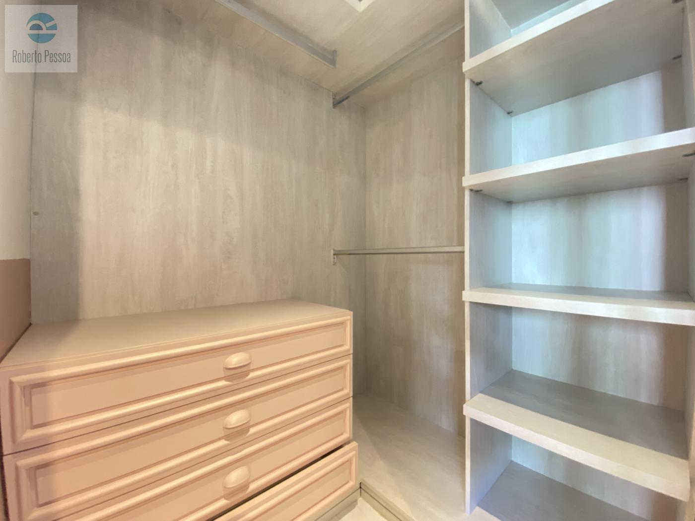 closet sute 2